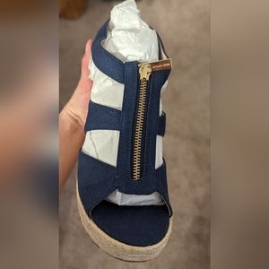 BRAND NEW WEDGE SHOE